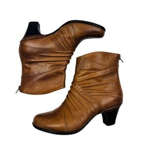 Cobb Hill Genuine Leather Tan Ankle Booties